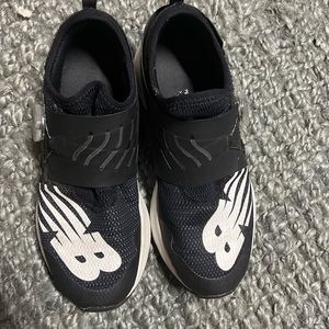 Boys New balance tennis shoes